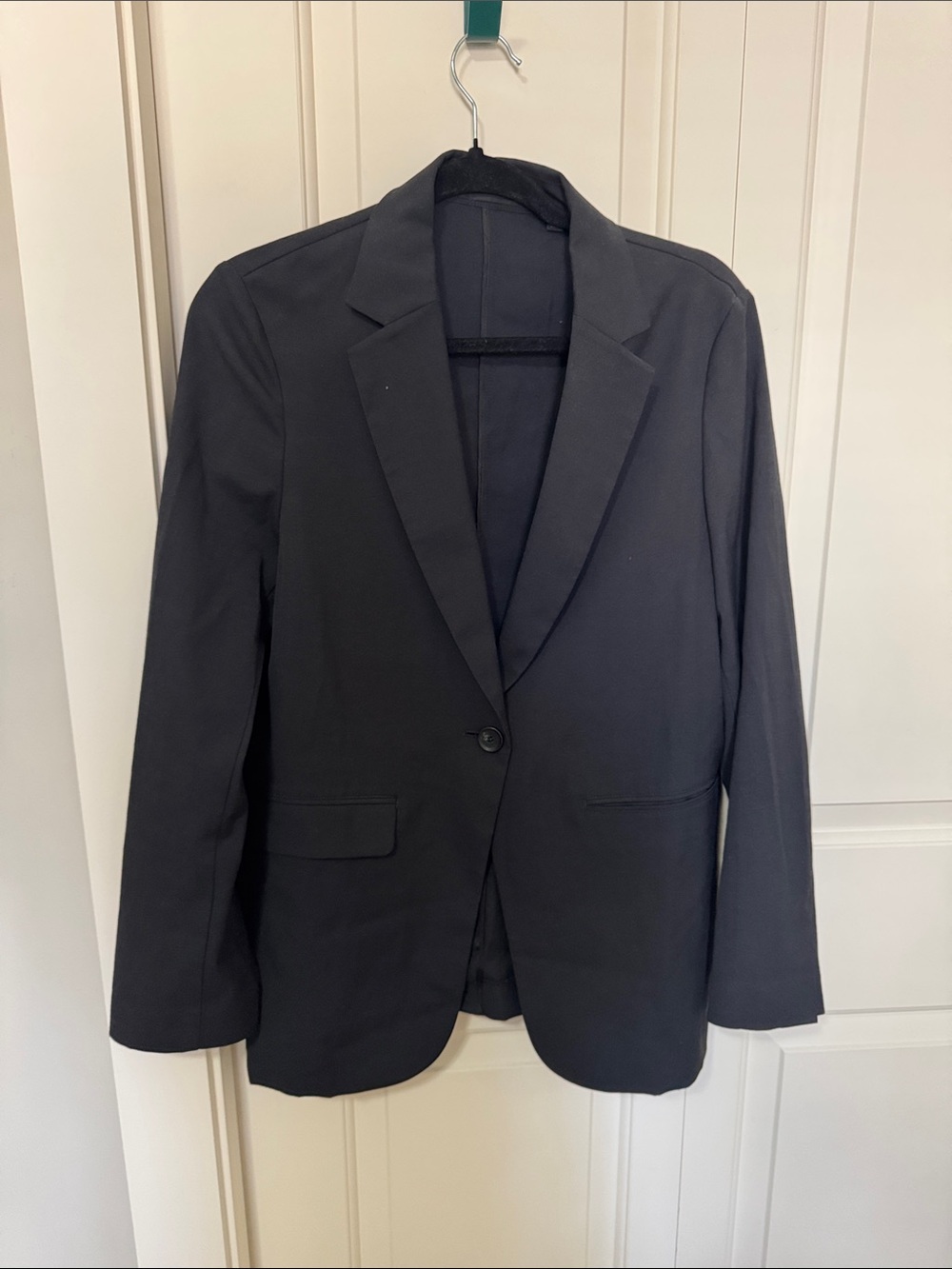 Uniqlo women’s Black Single-Button Blazer